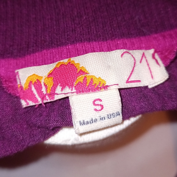 🆓 With $25 Dollar Purchase! 21 (short sleeve) top - Picture 6 of 6